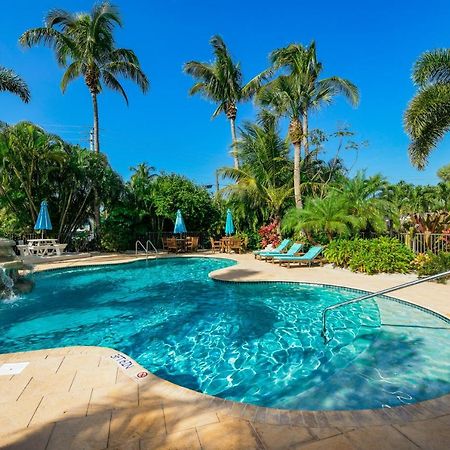 Tropical Breeze Resort Bee Ridge Exterior photo