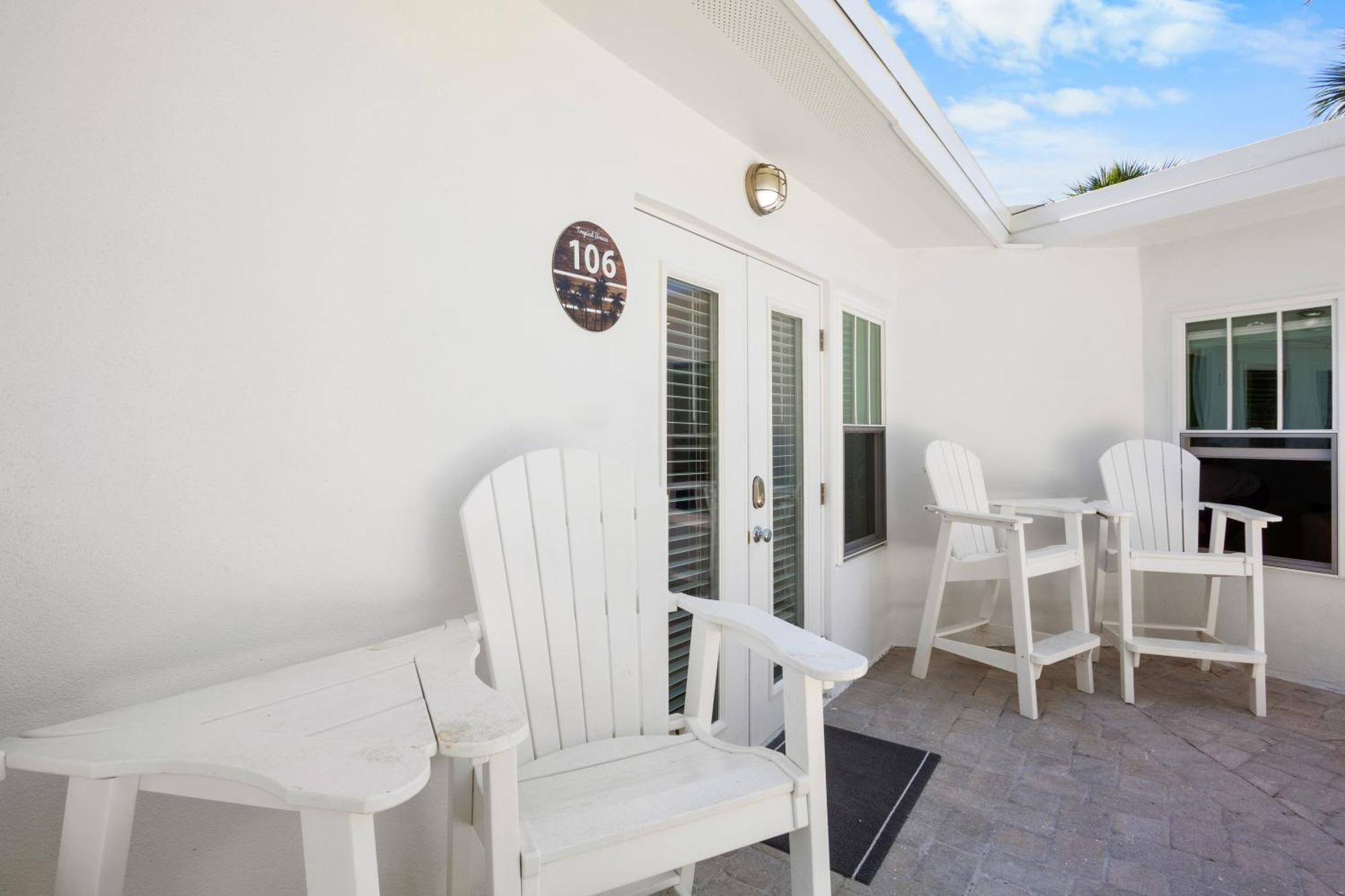Tropical Breeze Resort Bee Ridge Exterior photo