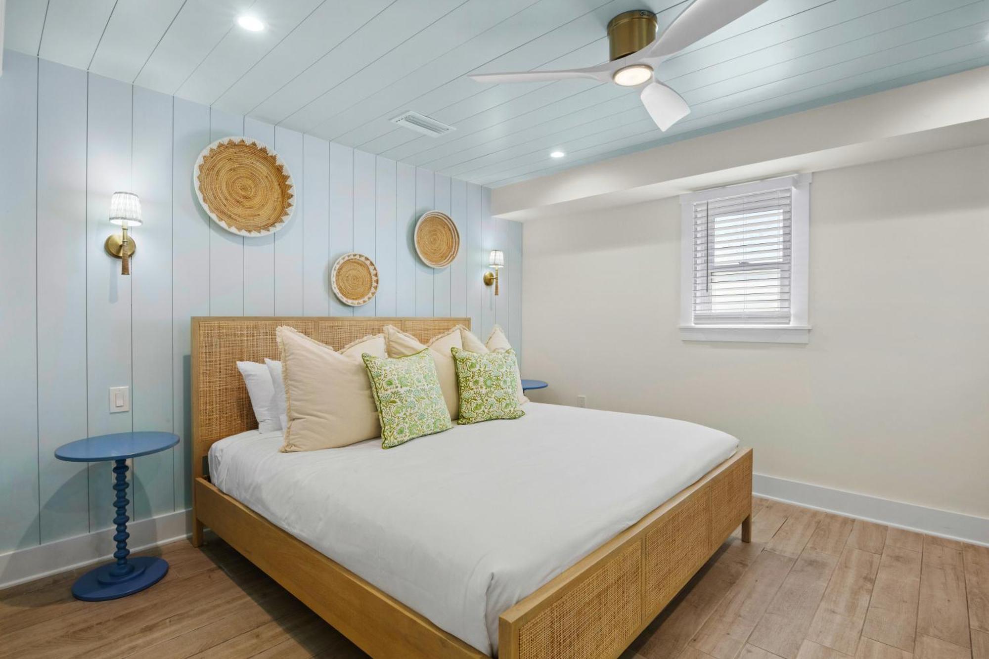 Tropical Breeze Resort Bee Ridge Exterior photo