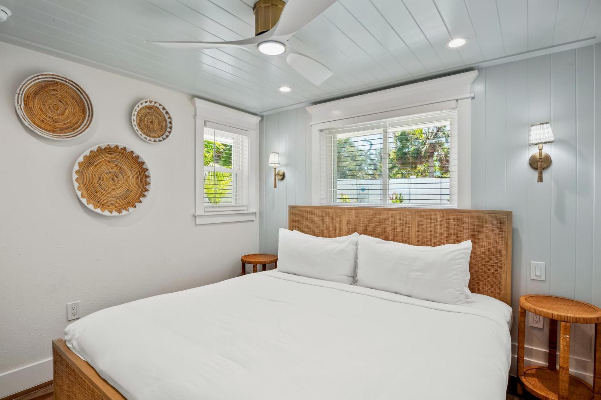 Tropical Breeze Resort Bee Ridge Exterior photo