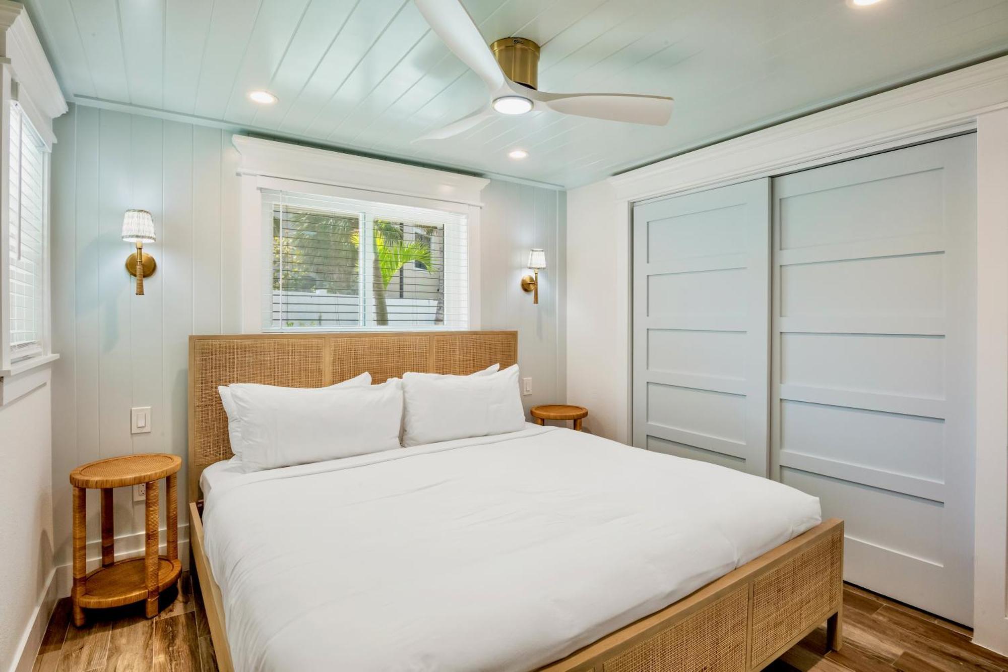 Tropical Breeze Resort Bee Ridge Exterior photo