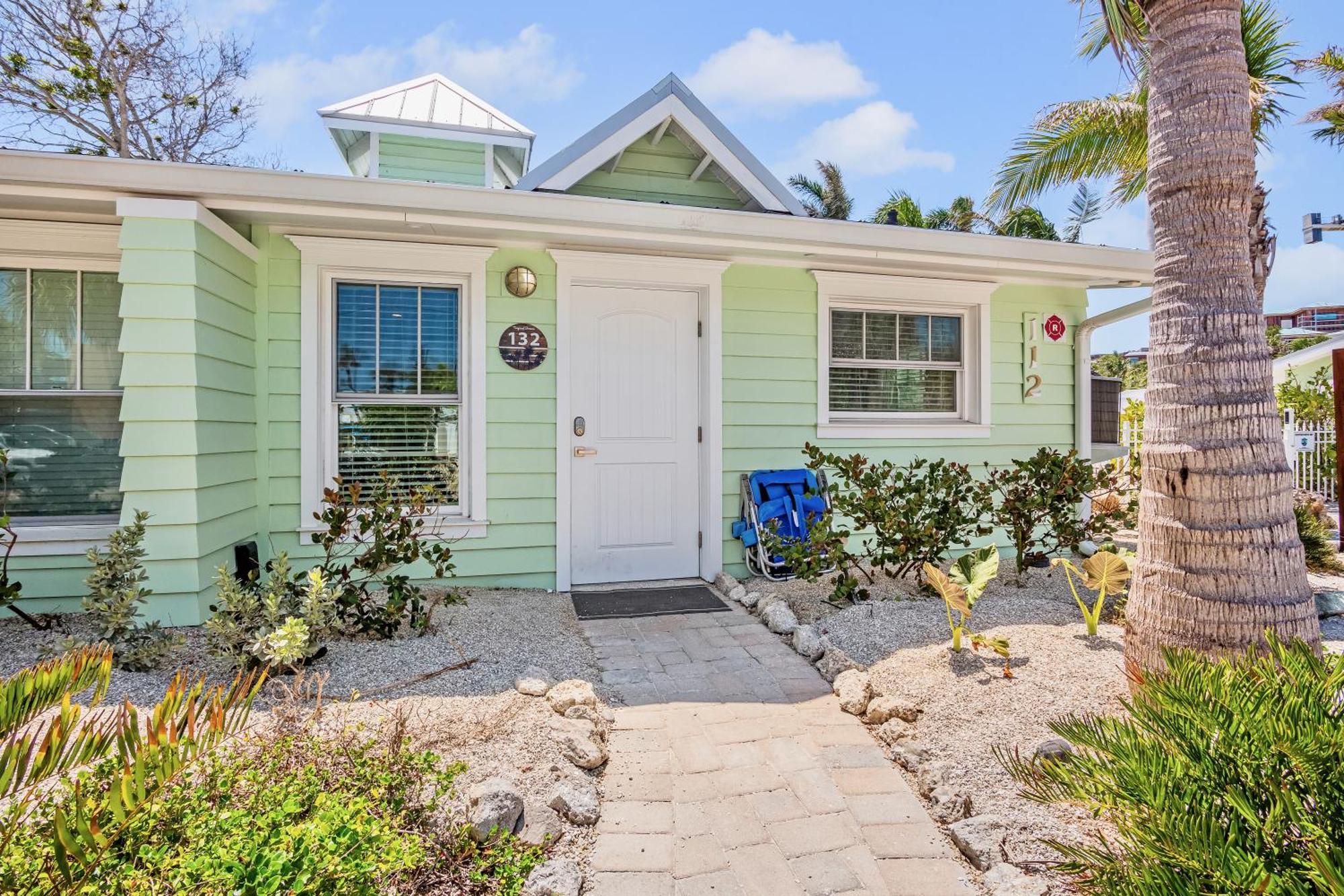 Tropical Breeze Resort Bee Ridge Exterior photo