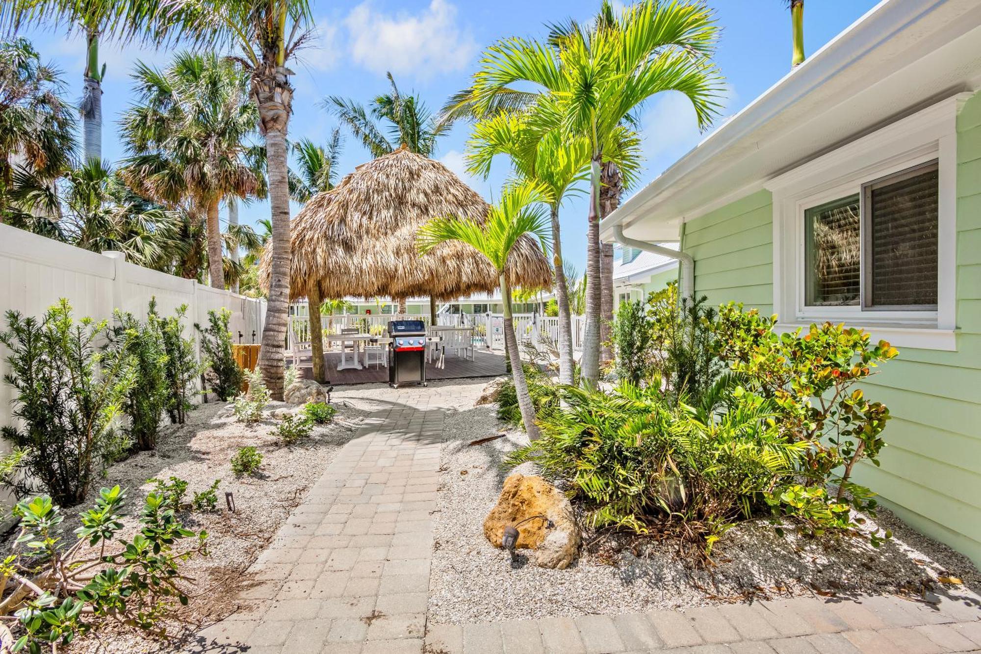 Tropical Breeze Resort Bee Ridge Exterior photo