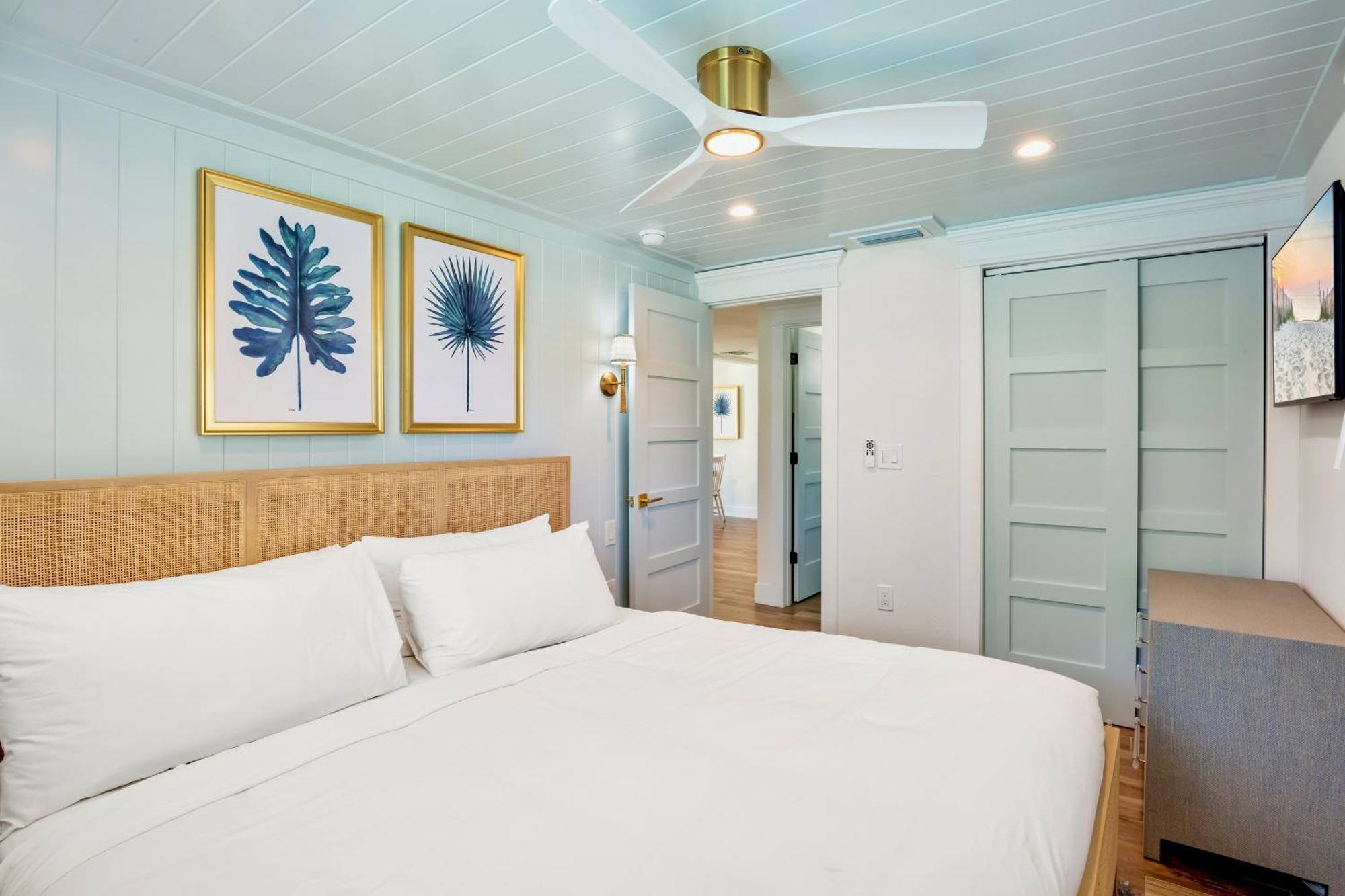 Tropical Breeze Resort Bee Ridge Exterior photo