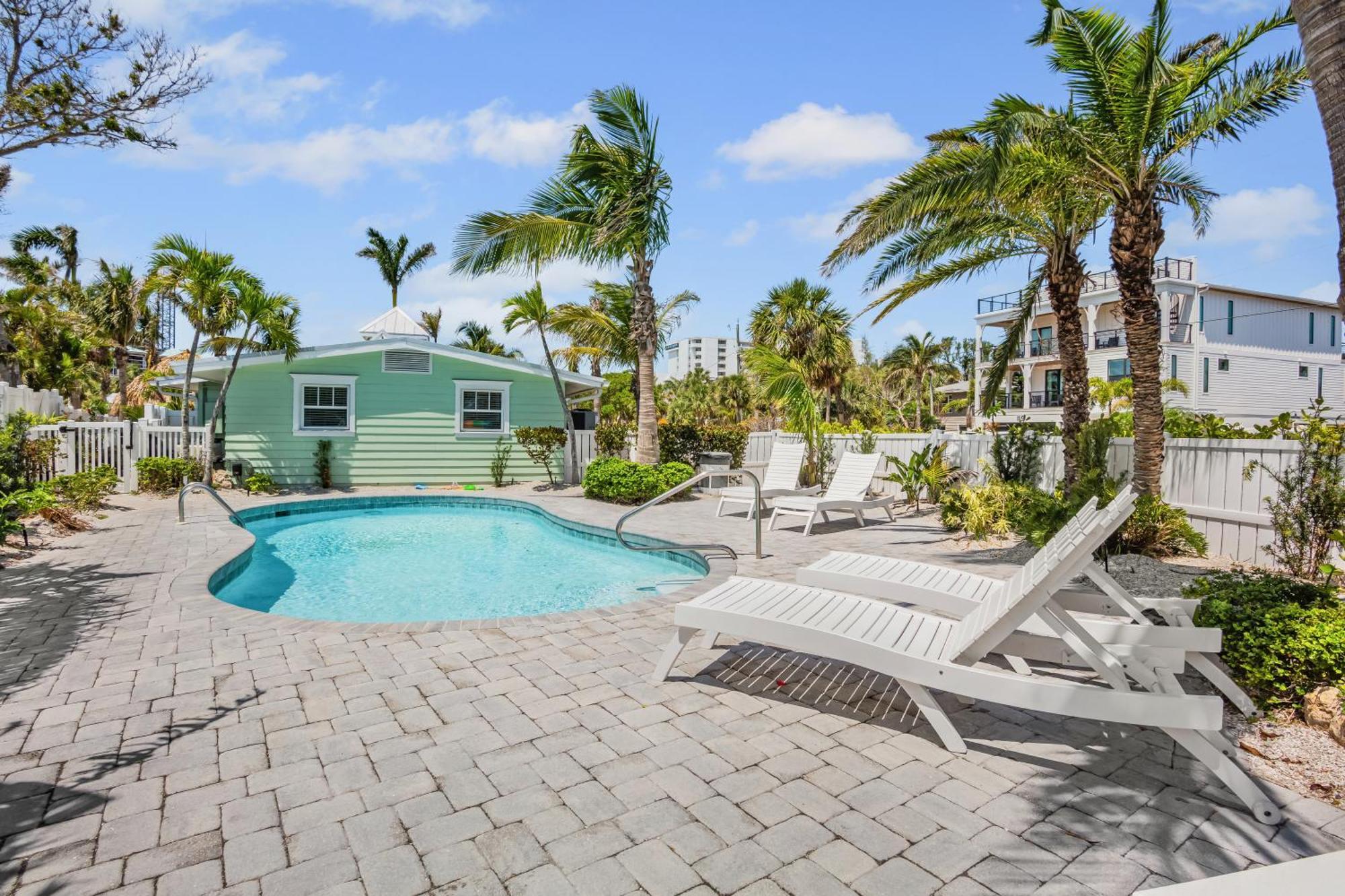 Tropical Breeze Resort Bee Ridge Exterior photo