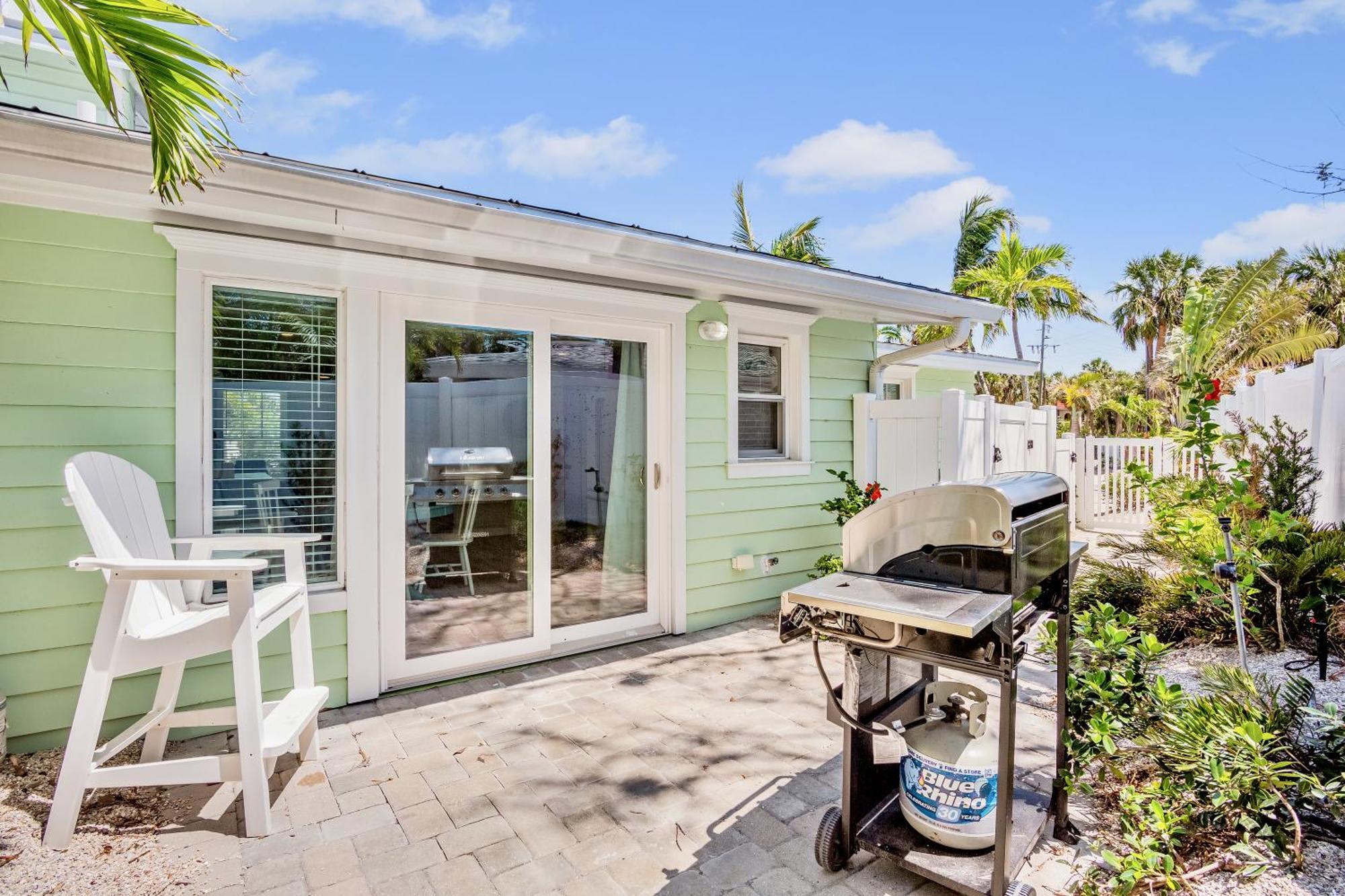 Tropical Breeze Resort Bee Ridge Exterior photo