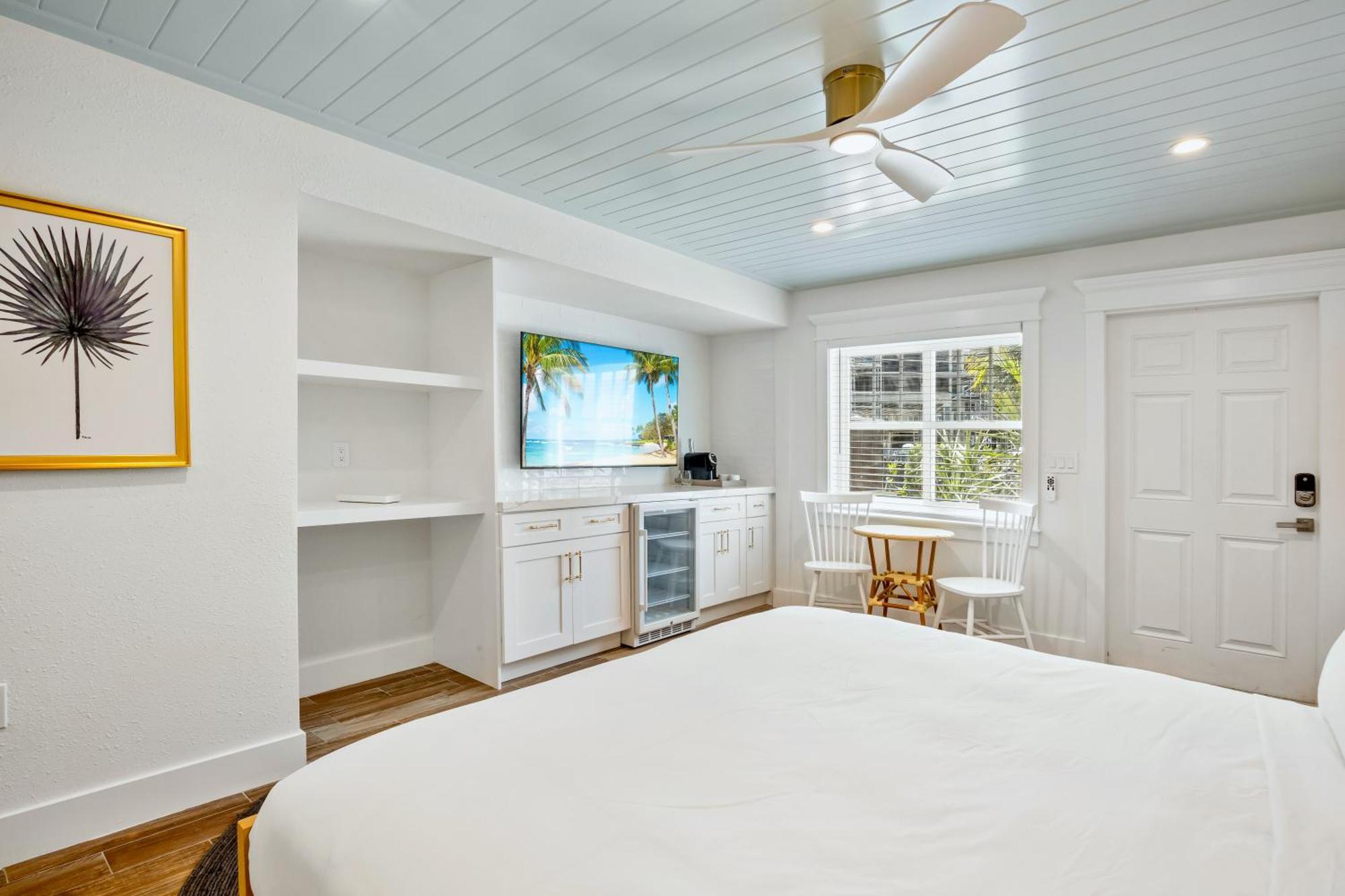 Tropical Breeze Resort Bee Ridge Exterior photo