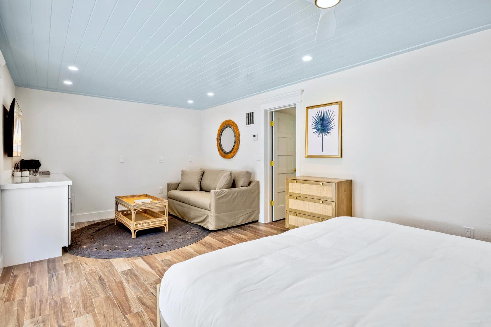 Tropical Breeze Resort Bee Ridge Exterior photo