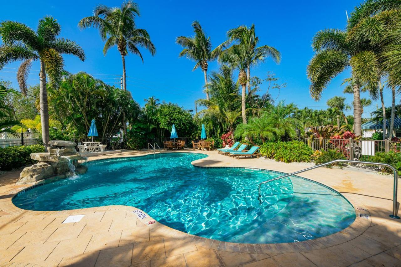 Tropical Breeze Resort Bee Ridge Exterior photo
